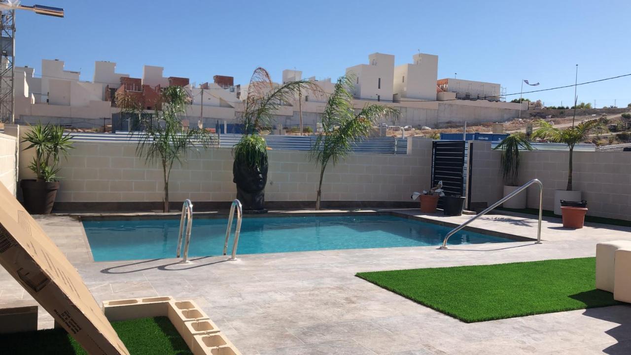 Luxury 4 Bed Private Villa With Option Of Heated Pool In Villamartin Alicante Extérieur photo