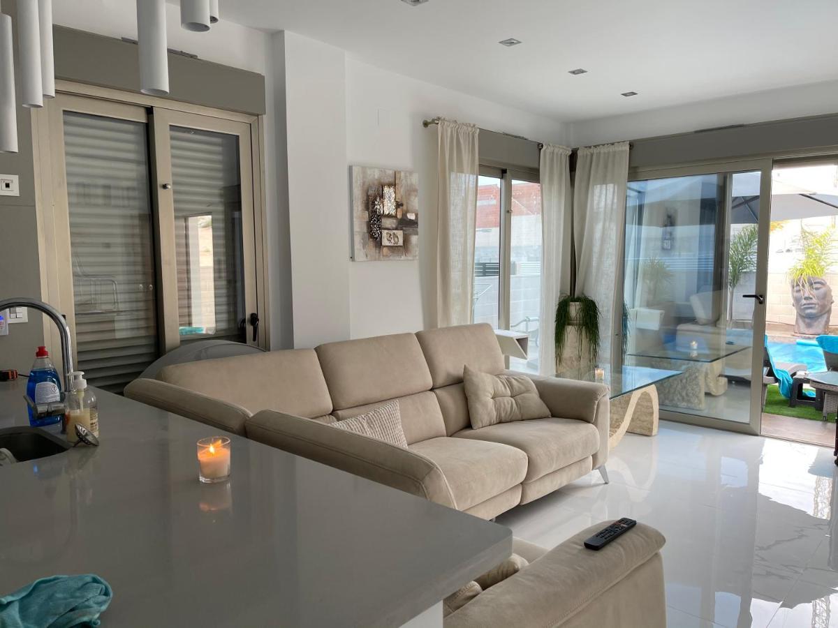 Luxury 4 Bed Private Villa With Option Of Heated Pool In Villamartin Alicante Extérieur photo