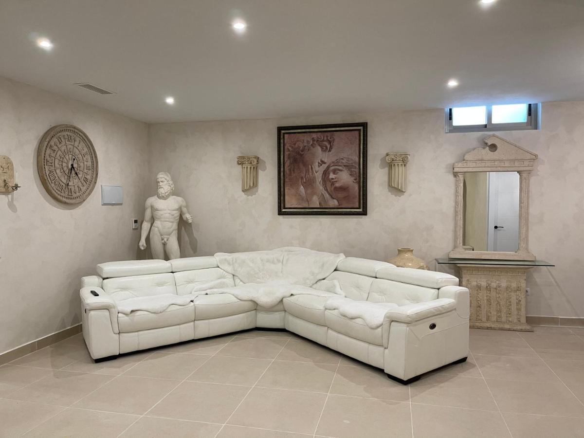 Luxury 4 Bed Private Villa With Option Of Heated Pool In Villamartin Alicante Extérieur photo